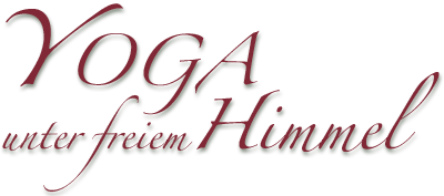 Schriftzug "Yoga unter freiem Himmel"